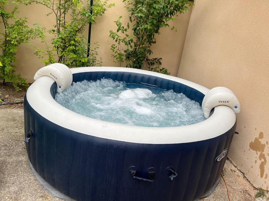 Villa Climatise Avec Piscine Et Jacuzzi Carpentras Exterior foto